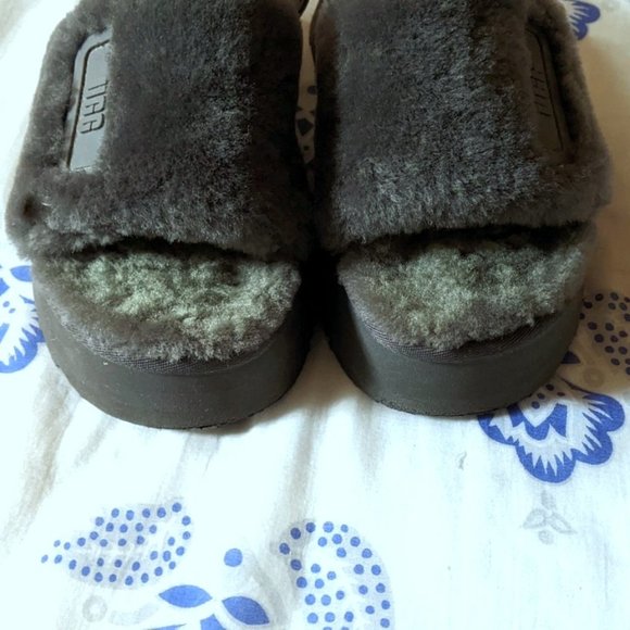 UGG Fluff Yeah Sheepskin Platform Slides Limited Edition Charcoal Size US 6 - Picture 4 of 9